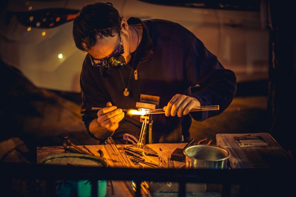 Découvrez l'intégralité de nos bijoux et montres en acier inoxydable dans notre boutique en ligne.